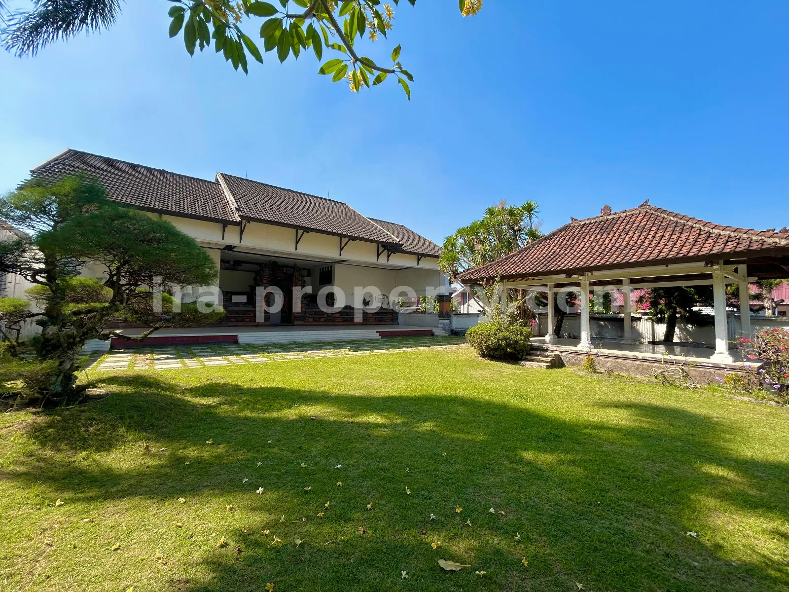 Rumah dan Tanah Premium di Dekat Lombok Epicentrum Mall