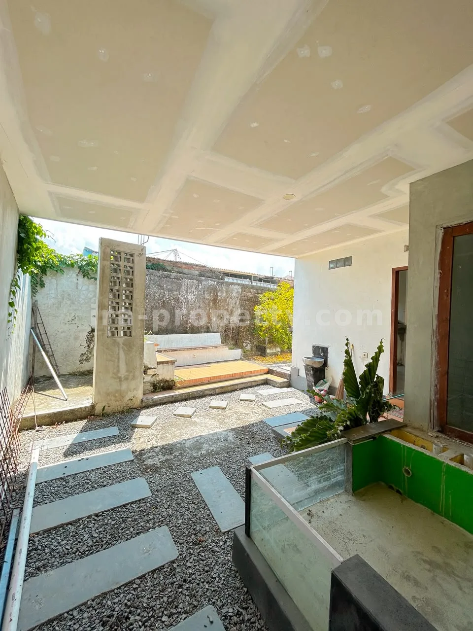 Rumah Dijual di Kompleks Perumahan Privat Dekat Rembiga, Mataram - 1038 - 9
