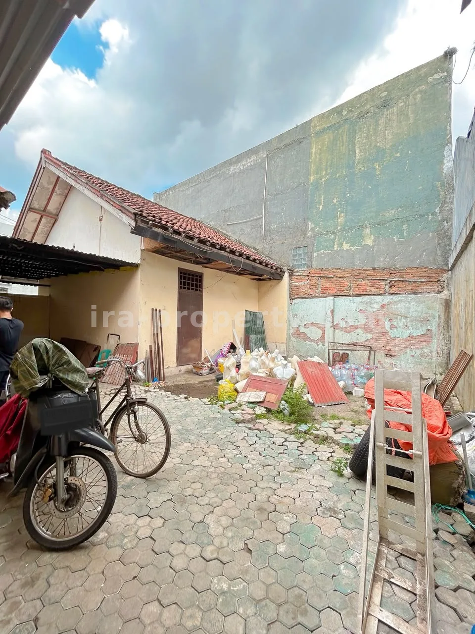 House with Commercial Space for Sale in Taman Baru, Mataram – Near Epicentrum Mall - 1033 - 14