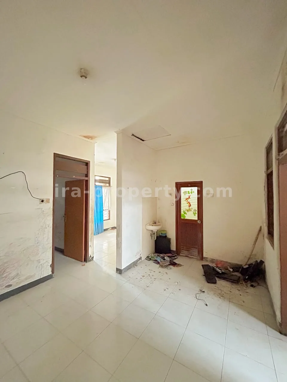 House with Commercial Space for Sale in Taman Baru, Mataram – Near Epicentrum Mall - 1033 - 3