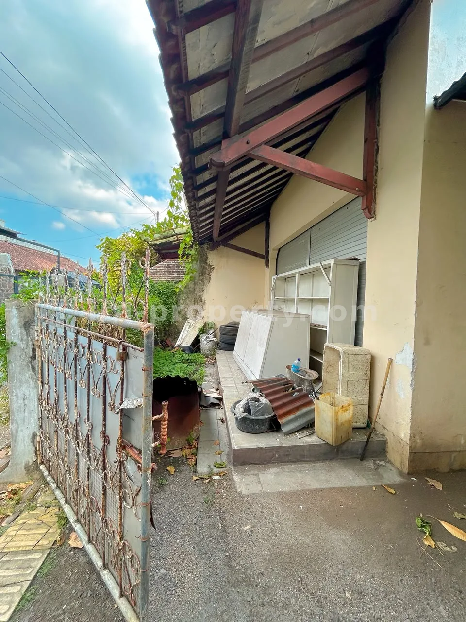 House with Commercial Space for Sale in Taman Baru, Mataram – Near Epicentrum Mall - 1033 - 5