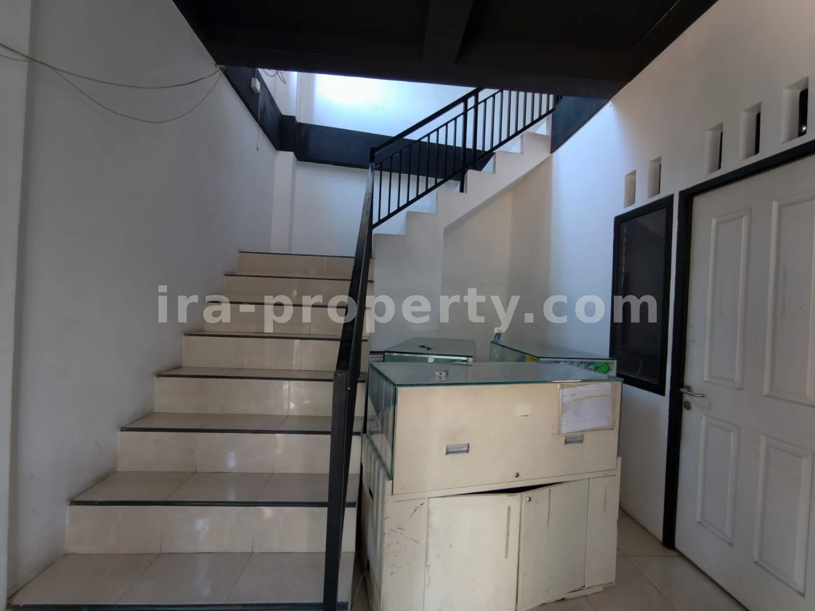 Rumah Usaha 2 Lantai Strategis untuk Dijual di Pagutan, Mataram - 1035 - 5