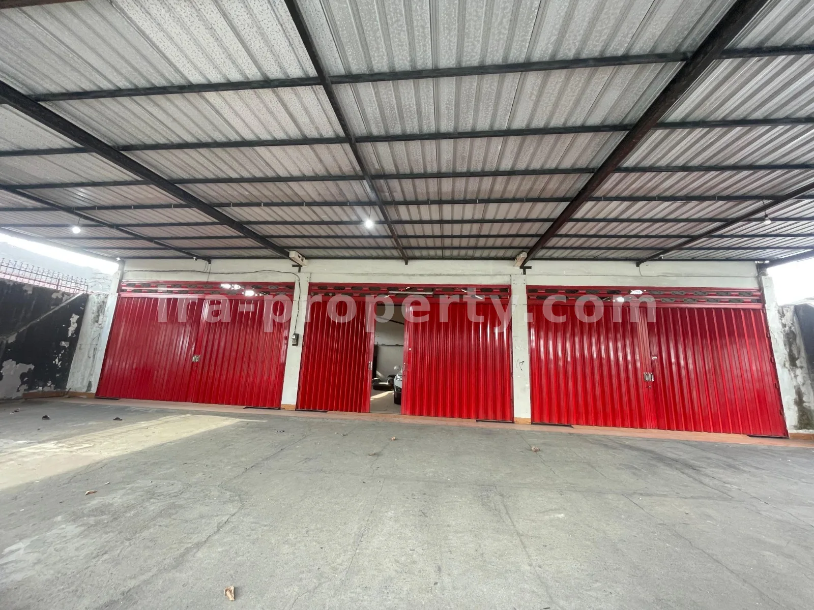 Showroom, Ruko & Gudang untuk Dijual di Cakranegara, Mataram