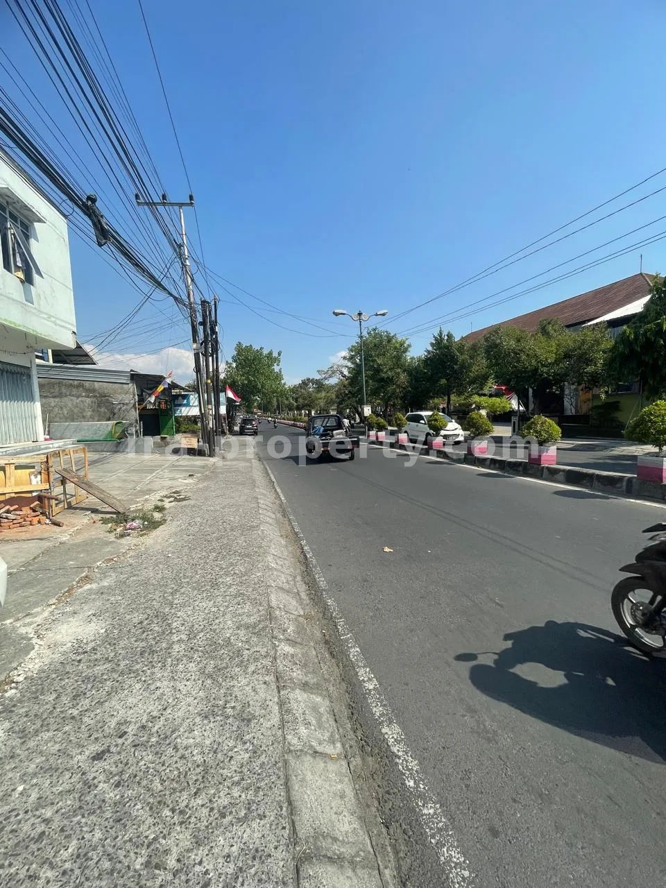 Strategic Commercial Shophouse for Sale Near Taman Budaya, Mataram - 192 - 2