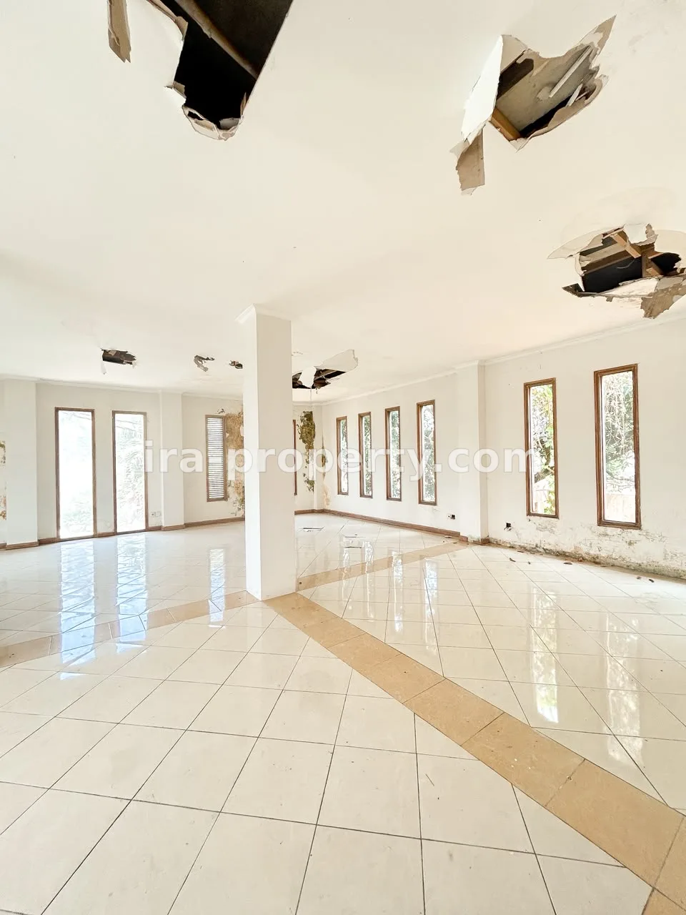 Bangunan gedung komersial di Meninting cocok untuk kantor dan gudang - 1051 - 12