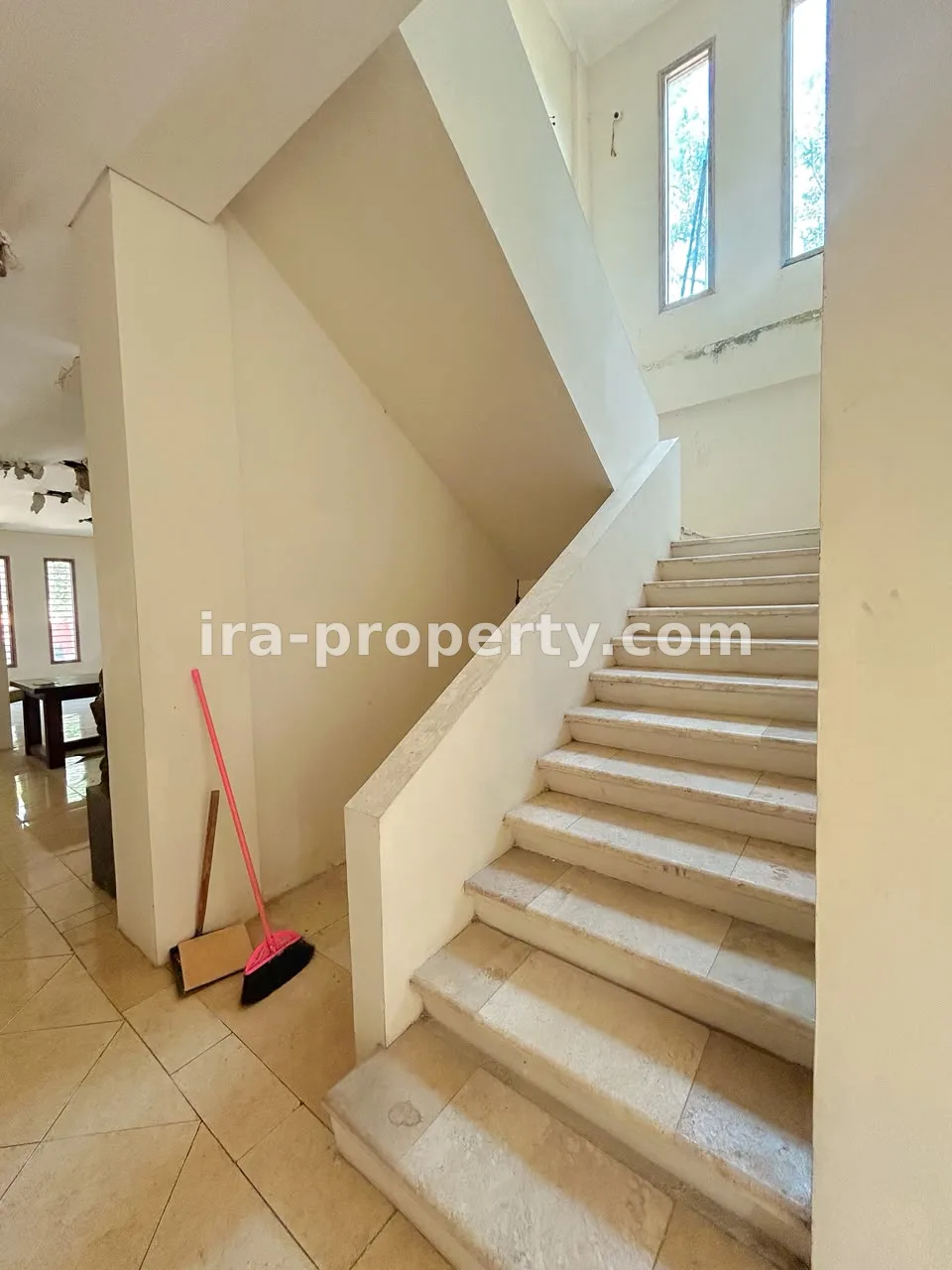 Bangunan gedung komersial di Meninting cocok untuk kantor dan gudang - 1051 - 4