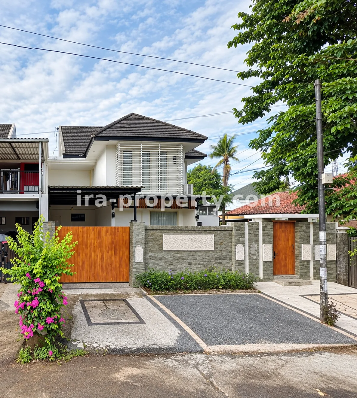 Rumah · Kota Mataram · foto 1 dari 16 Rumah 2 Lantai Sudut untuk Dijual Dekat Jalan Langko, Mataram – Ideal untuk Kantor, Kafe, atau Investasi Komersial - 1031 - 1
