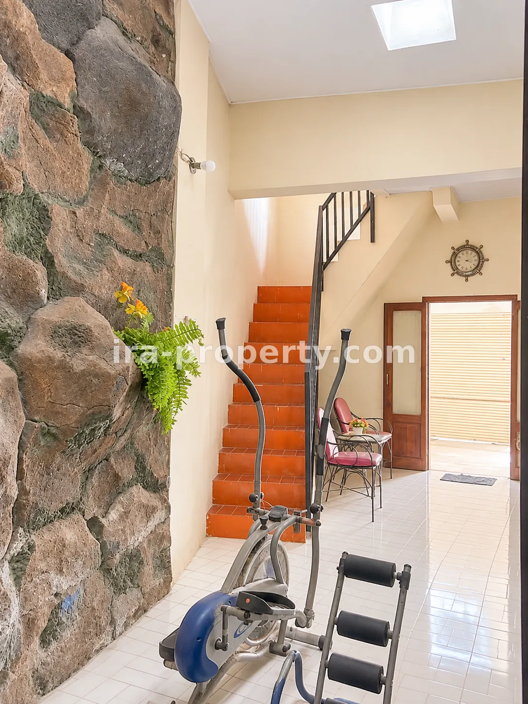 Rumah · Kota Mataram · foto 2 dari 9 Rumah 2 lt di BTN Sweta - 1054 - 2