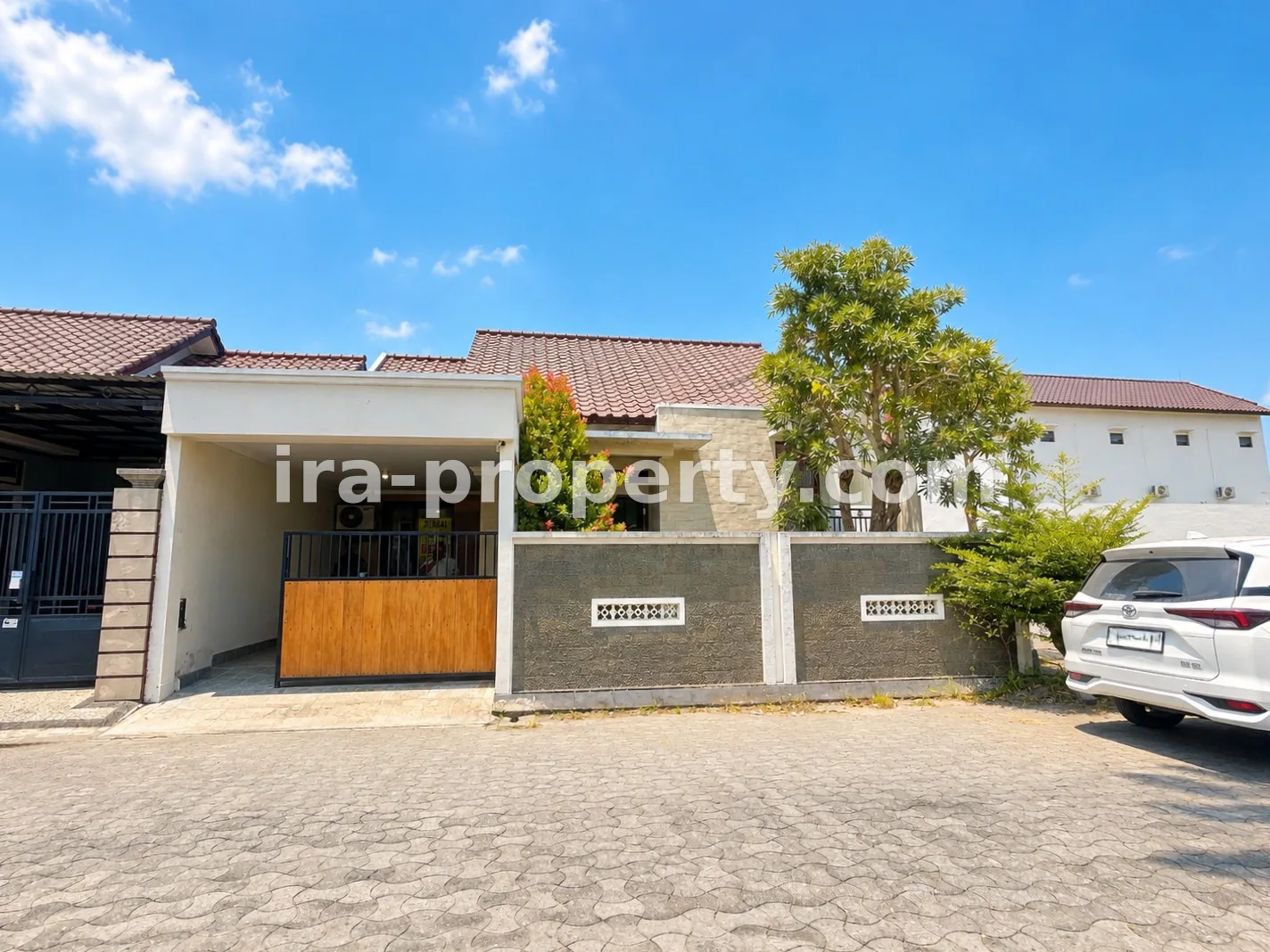 House · Mataram City · photo 1 of 16 House in an exclusive complex near the Mayor's office - 1047 - 1