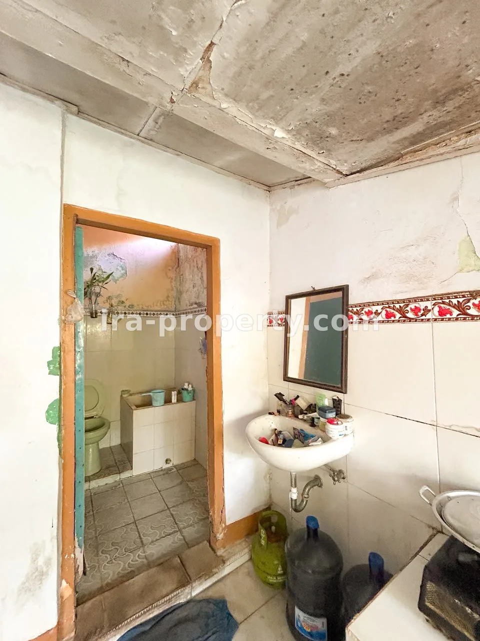 House for sale near Catur Street, Warga Mataram neighborhood - 1049 - 8