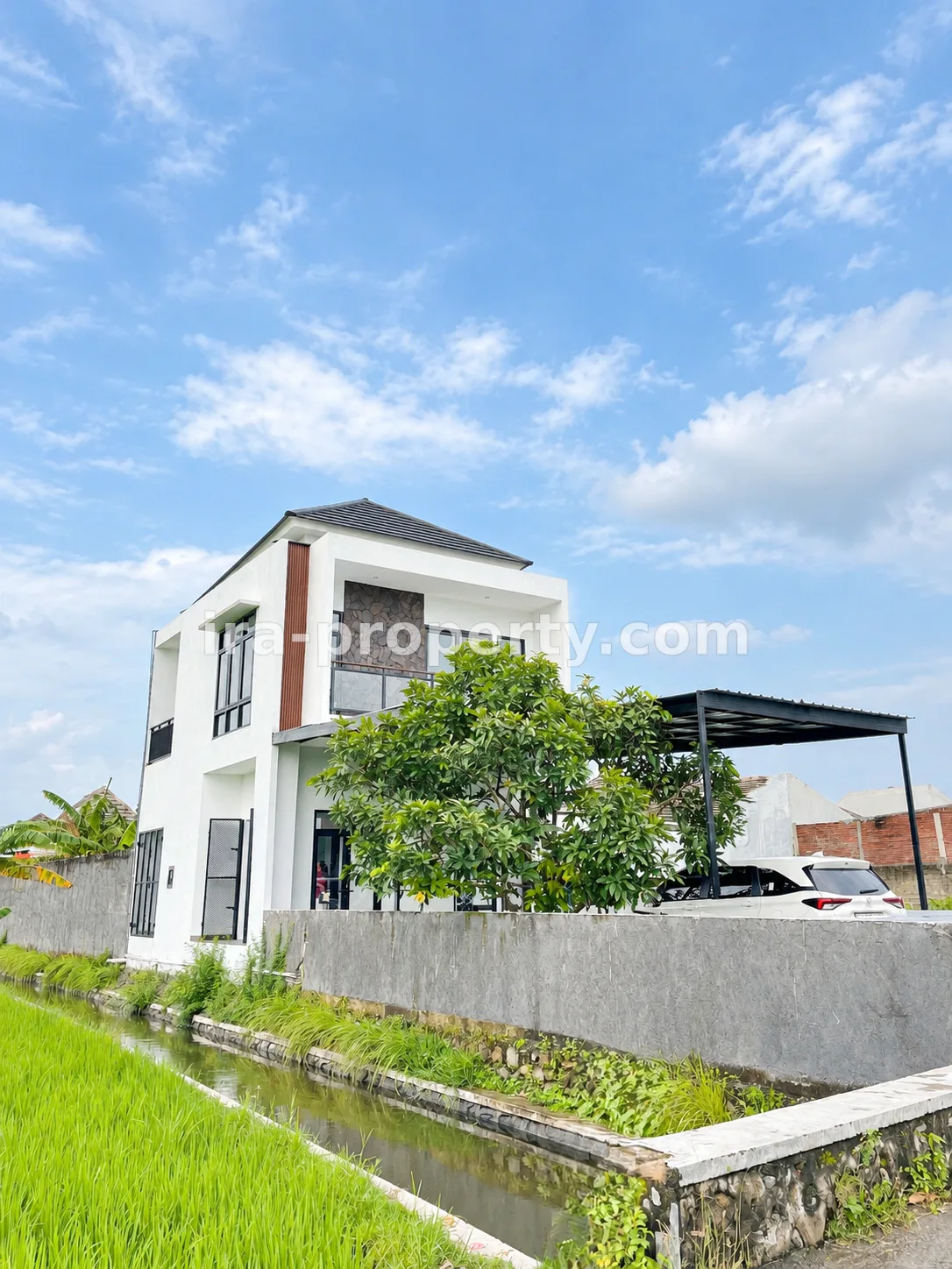 Rumah Modern Minimalist Pinggir Jalan View Sawah Mataram