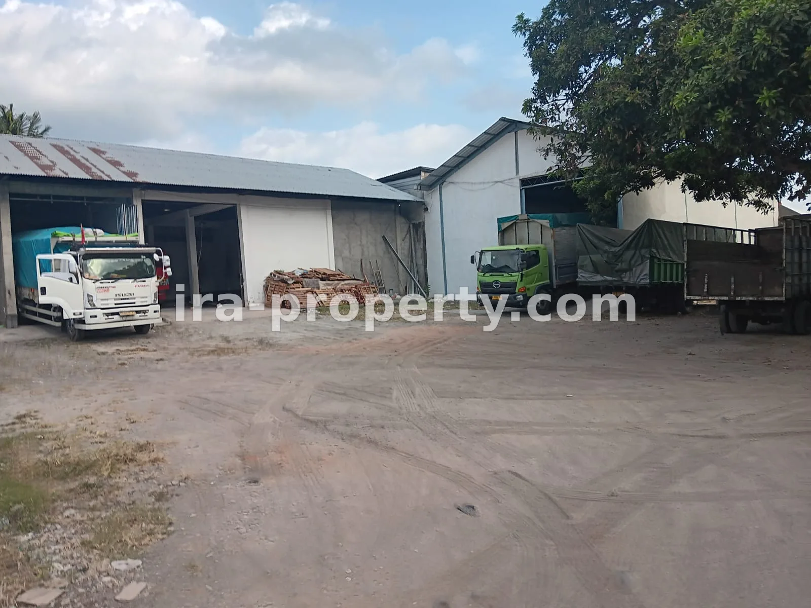 Shophouse & Commercial · Mataram City · photo 1 of 8 Strategic Single Warehouse Unit for Rent – Cakranegara-Sweta Business Border - 81 - 1